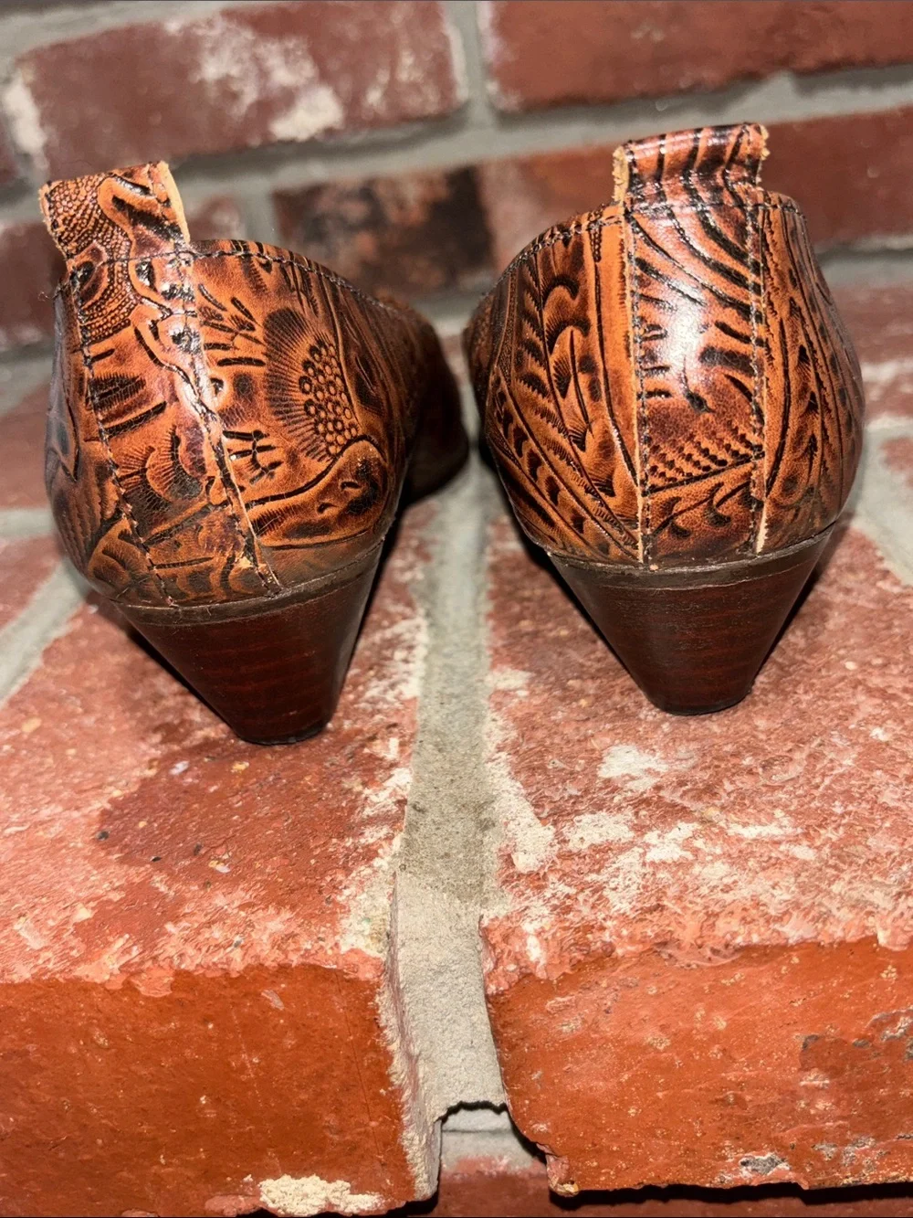 Vintage Tic Tac Toes Embossed Tooled Leather Floral Detail Made in USA Size 9